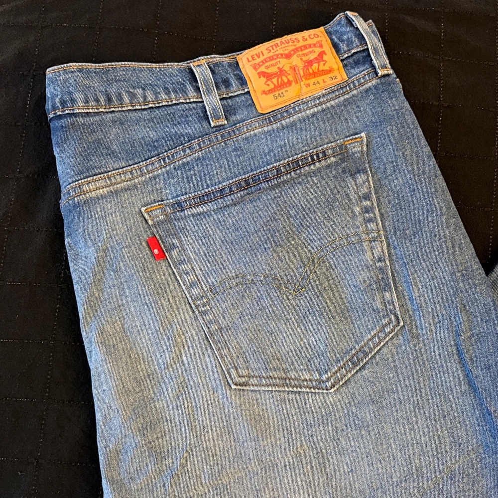 Levi's Men's 541 Straight Jeans - medium wash - Picture 4 of 5